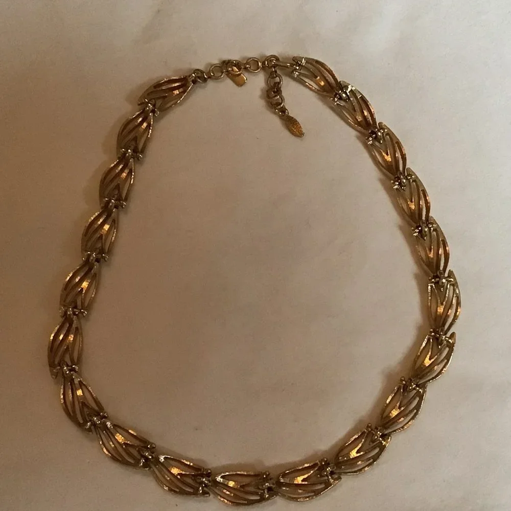 Monet - Vintage gold toned chunky necklace - Picture 5 of 6